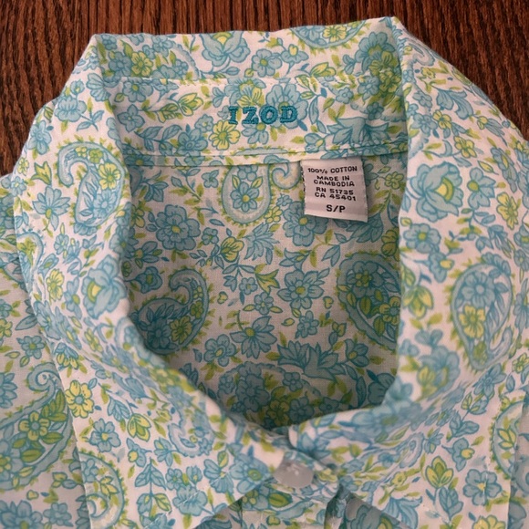 IZOD Women’s Blouse - Picture 2 of 3